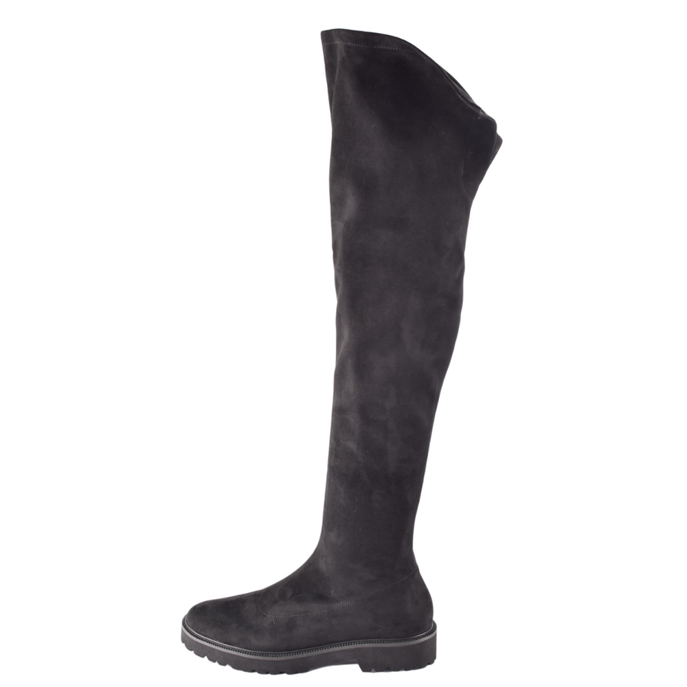 long  boots with V cut in black colour size 16